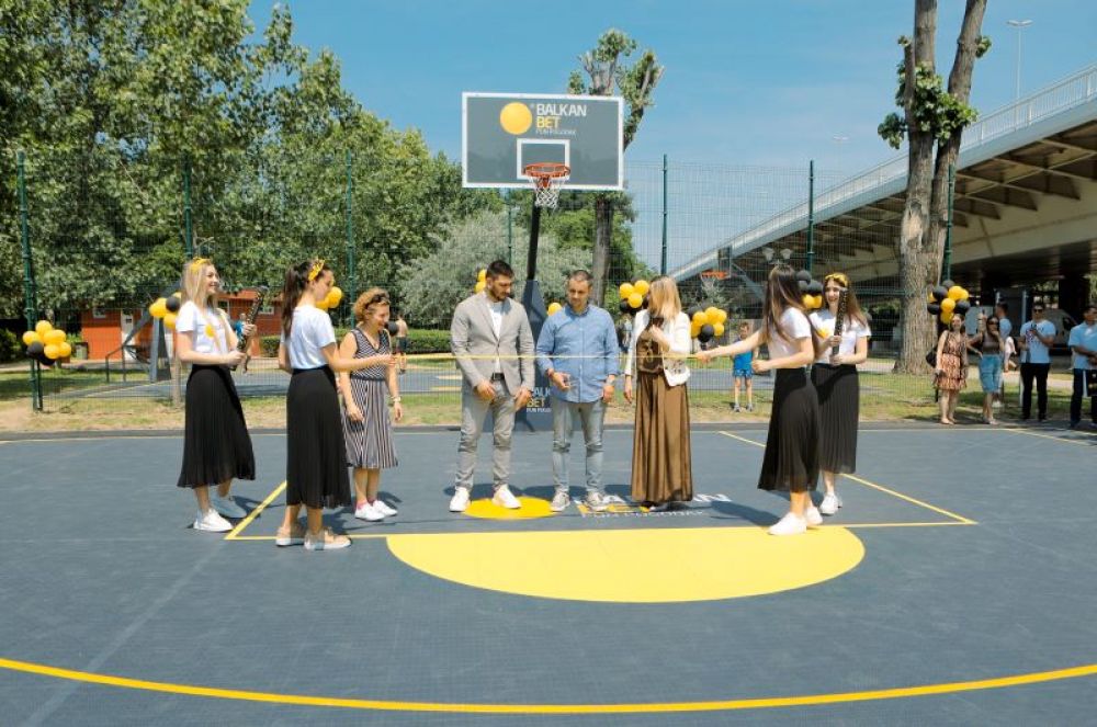 Fondacija Ana i Vlade Divac i BalkanBet obnovili dva košarkaška terena na novosadskom Štrandu