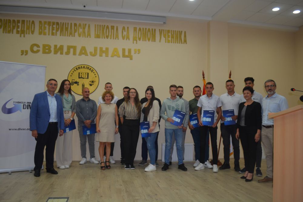 12 High school students received funds from the Fund for Support of Young Farmers in Svilajnac