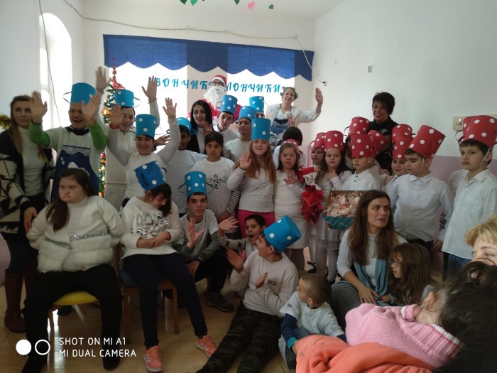 Children from Aleksinac received New Year’s presents thanks to action  "Hand over gifts, bring everyone bliss"