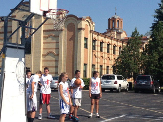 Omladinski košarkaški kampovi u Novoj Gračanici i Milvokiju