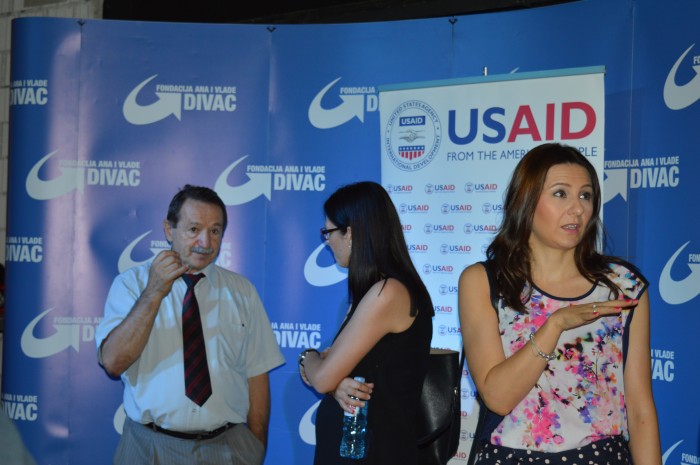 KONFERENCIJA POVODOM ZAVRŠETKA PROJEKTA FONDACIJE ANA I VLADE DIVAC I USAID "PODRŠKA LOKALNIM ZAJEDNICAMA U ODGOVORU NA IZBEGLIČKU KRIZU"