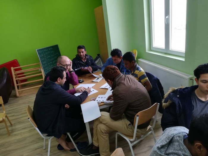 Migranti u Tutinu na testu srpskog jezika