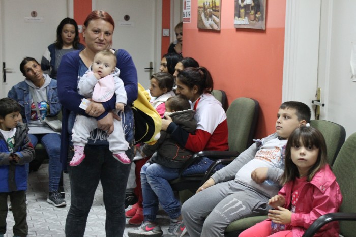Dodela prehrambenih paketa najugroženijim samohranim roditeljima sa teritorije grada Beograda