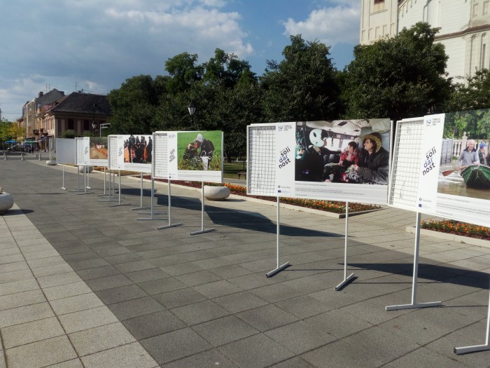 Izložba Tanjugovih fotografija "Solidarnost u vreme krize" i besplatna projekcija filma "Dobri poštar" širom Srbije