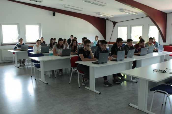 Mladim naučnicima u Petnici dodeljeni računari