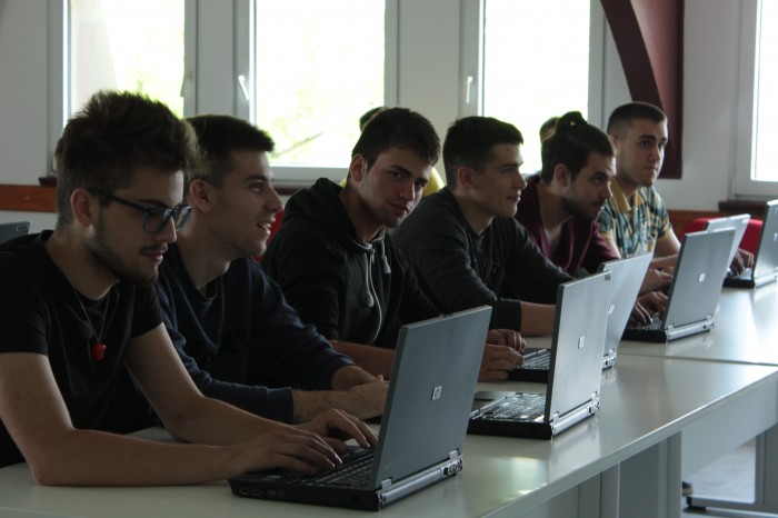 Mladim naučnicima u Petnici dodeljeni računari
