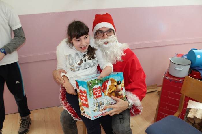 Children from Aleksinac received New Year’s presents thanks to action  "Hand over gifts, bring everyone bliss"