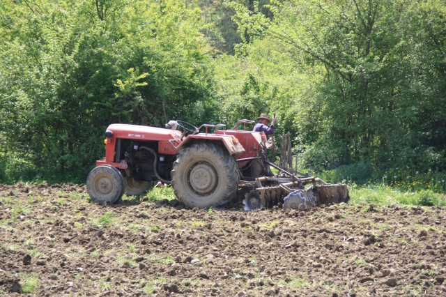 Potpisivanje Memoranduma o saradnji sa Opštinom Obrenovac o dodeli najmanje 60 grantova za obnovu poljoprivredne proizvodnje