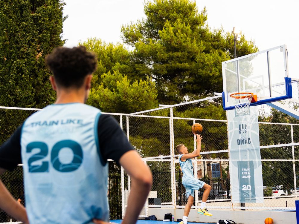 Fondacija Ana i Vlade Divac i Luštica Bay okupili mlade košarkaše na šestom Košarkaškom kampu