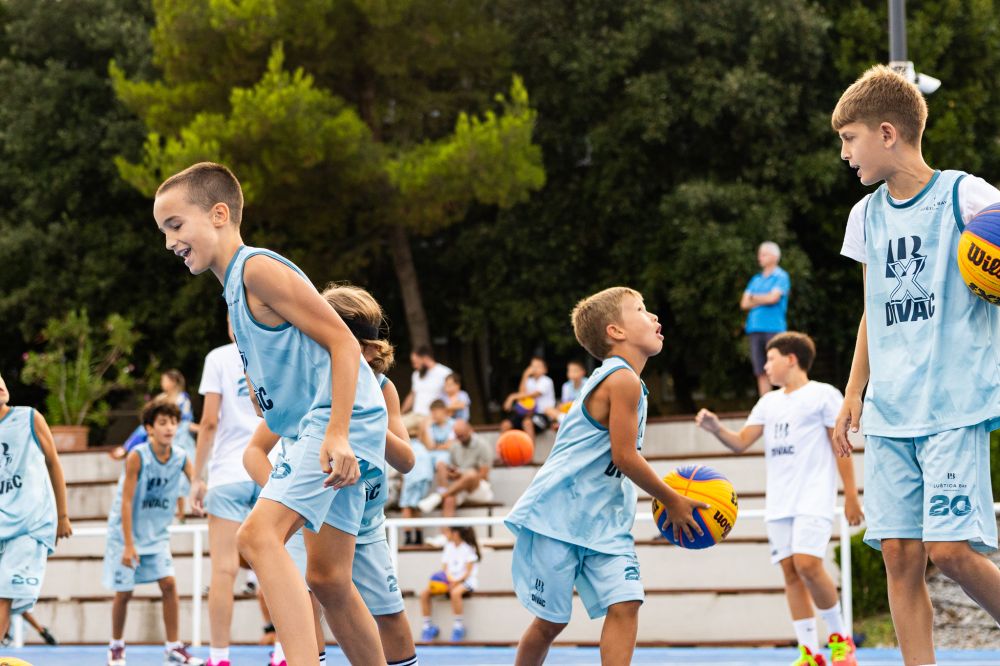 Fondacija Ana i Vlade Divac i Luštica Bay okupili mlade košarkaše na šestom Košarkaškom kampu