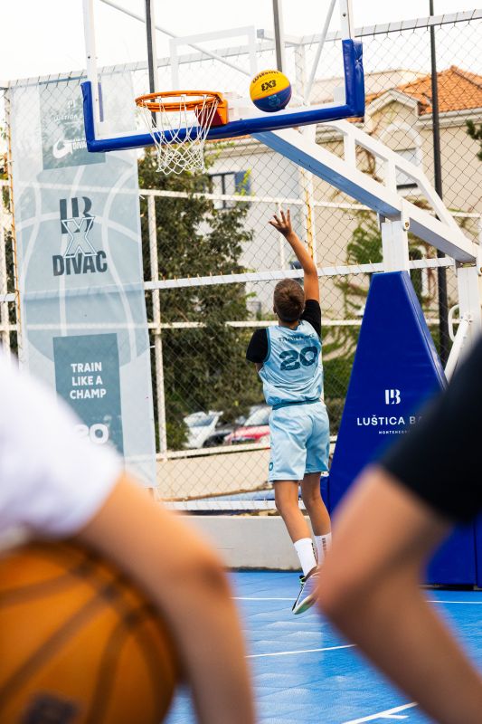 Fondacija Ana i Vlade Divac i Luštica Bay okupili mlade košarkaše na šestom Košarkaškom kampu
