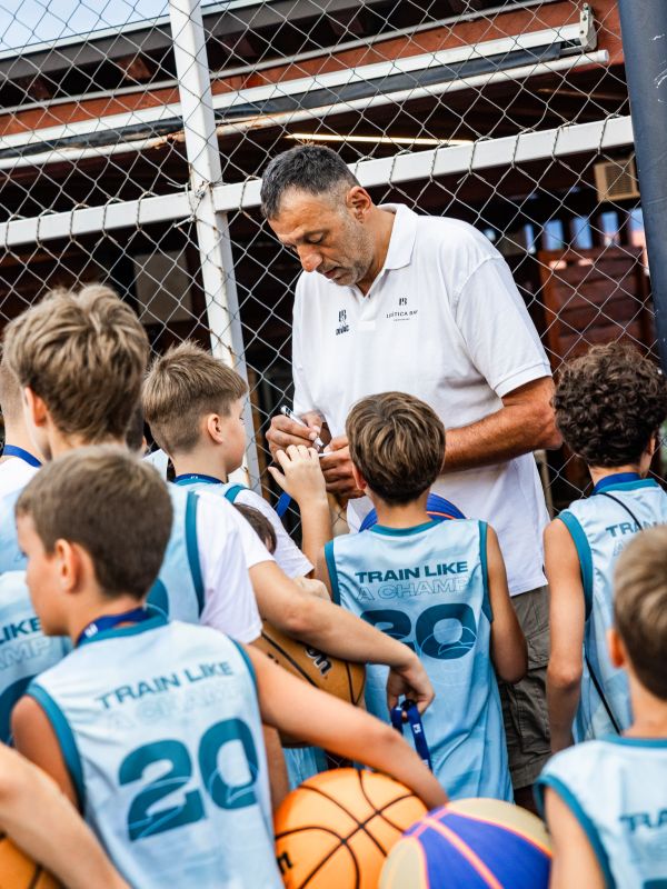 Fondacija Ana i Vlade Divac i Luštica Bay okupili mlade košarkaše na šestom Košarkaškom kampu