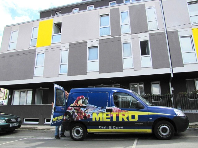 Fondacija Ana i Vlade Divac i kompanija Metro Cash&Carry pomogli stanare objekta za socijalno stanovanje