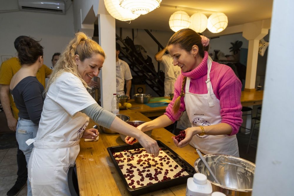 Uz pomoć Fondacije Ana i Vlade Divac, zaposleni u NCR Voyix pripremili više od 100 obroka za osobe slabijeg materijalnog statusa