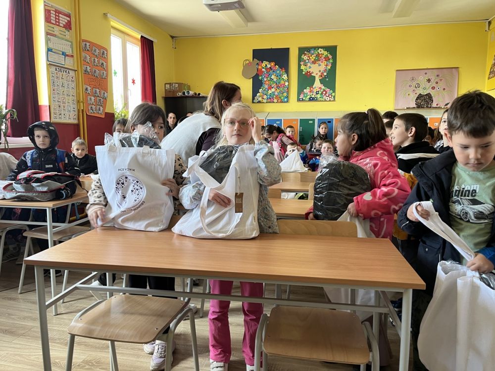 Donirano 100 školskih paketića za decu iz Meljaka