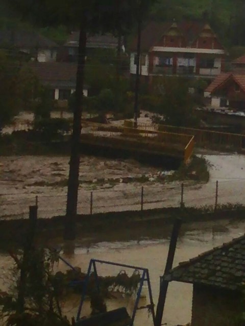 I Istočna Srbija pod vodom i blatom! I njima je potrebna pomoć!