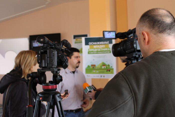 Predstavljanje projekta  "Osnaživanje mladih preduzetnika u sektoru poljoprivrede" u Rumi