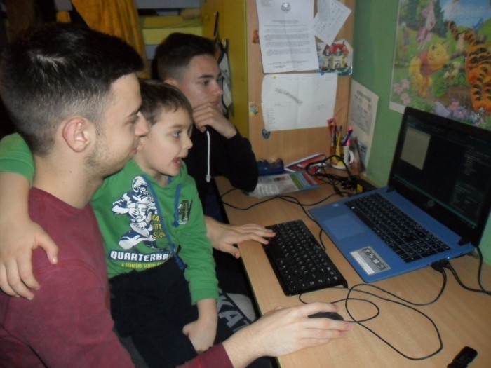 Učenici srednjih škola širom Srbije dobili 39 laptop računara
