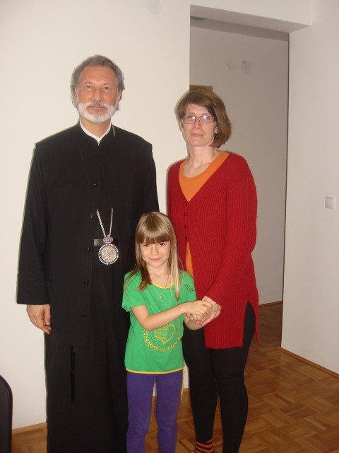 Episkop Irinej (Dobrijević) u poseti izbeglim i raseljenim porodicama